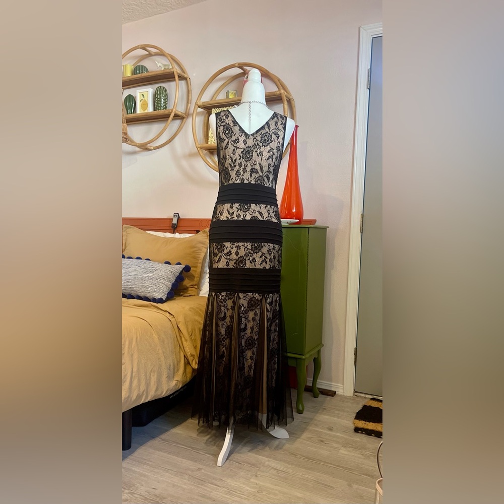 ✨Candalite Black and Tan Sleeveless V-Neck Formal Maxi Gown✨ - Picture 3 of 8